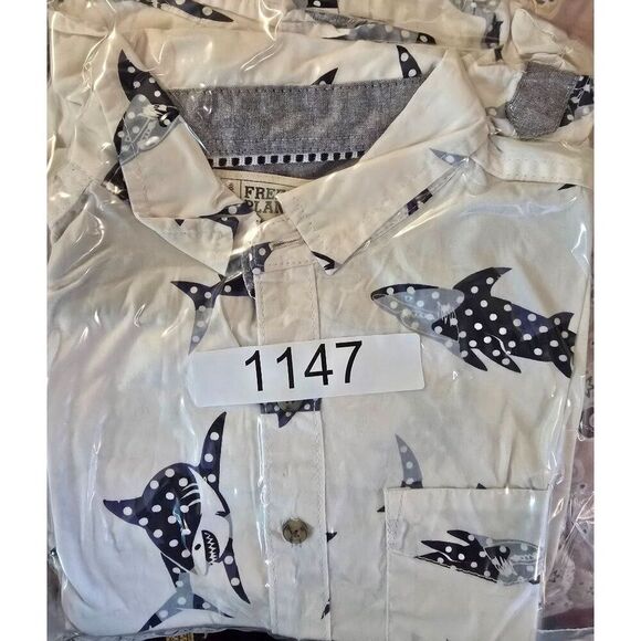 Free Planet Boys Shark Print Short Sleeve Button-Up Shirt Sz 8 White & Navy Blue - Picture 8 of 8